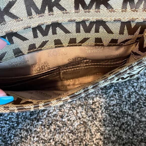 Michael Kors purse - Picture 4 of 8